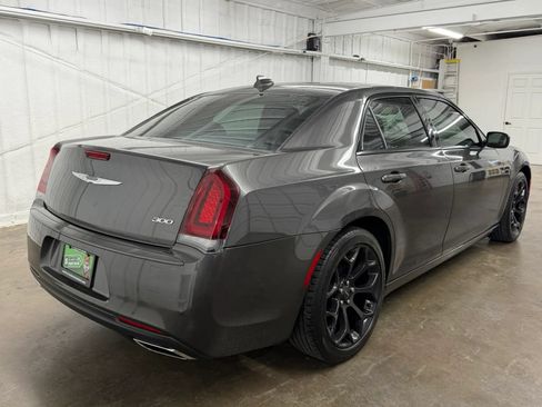 Used 2019 Chrysler 300 Touring w/ Sport Appearance Package RWD image 5