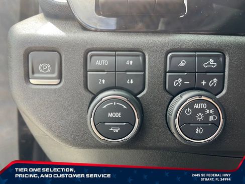 Used 2024 Chevrolet Silverado 1500 High Country w/ High Country Premium Package AWD/4WD image 17