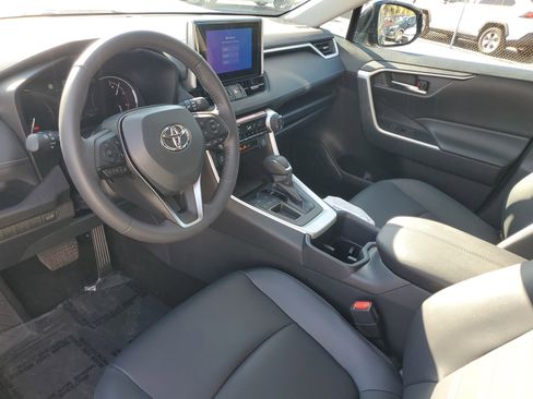 Used 2025 Toyota RAV4 XLE Premium image 20