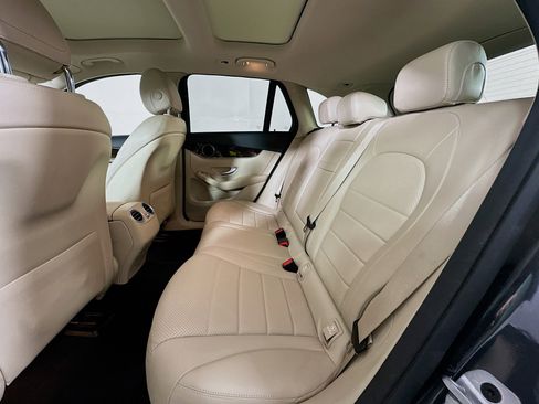 Used 2021 Mercedes-Benz GLC 300 4MATIC image 28