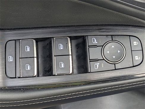 Used 2023 Nissan Rogue SL w/ SL Premium Package image 11