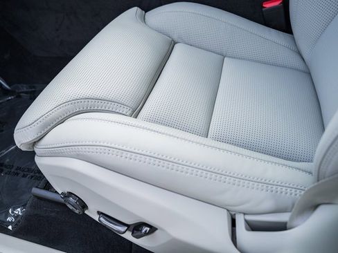 New 2026 Volvo XC60 B5 Ultra w/ Protection Package Premier image 31