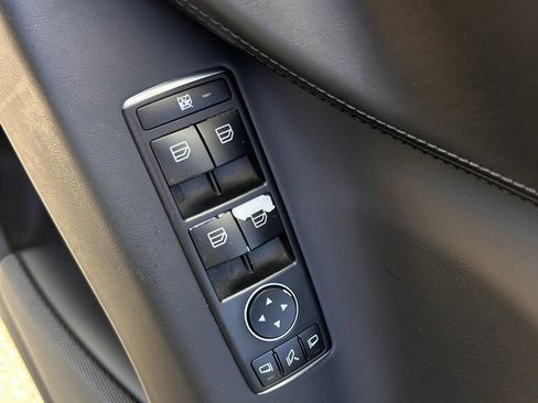 Used 2018 Tesla Model X 75D image 33