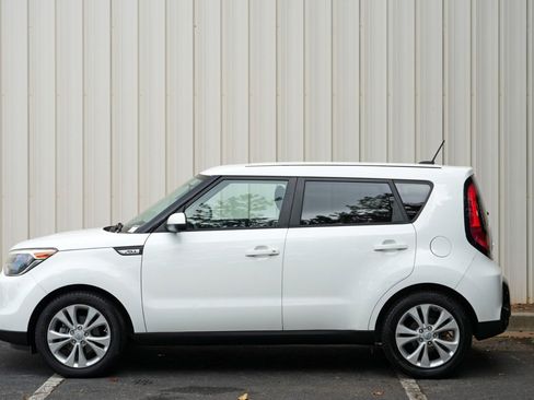 Used 2016 Kia Soul + FWD image 40