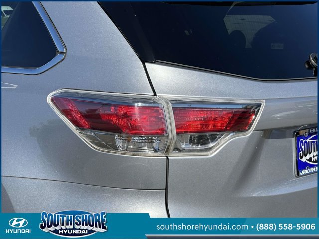 Used 2016 Toyota Highlander XLE AWD/4WD image 11