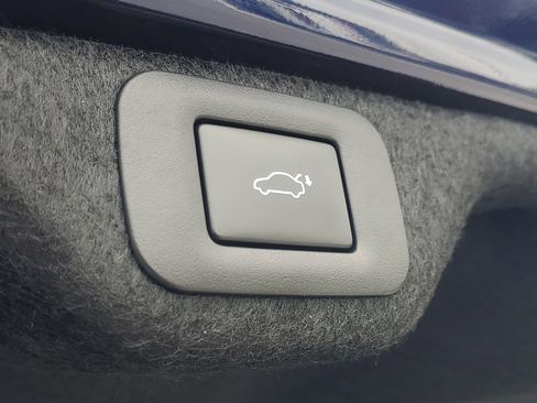 Used 2025 Lexus ES 300h w/ Premium Package FWD image 9