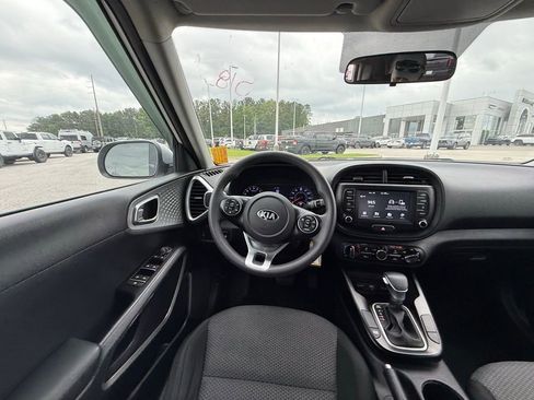 Used 2020 Kia Soul LX FWD image 13