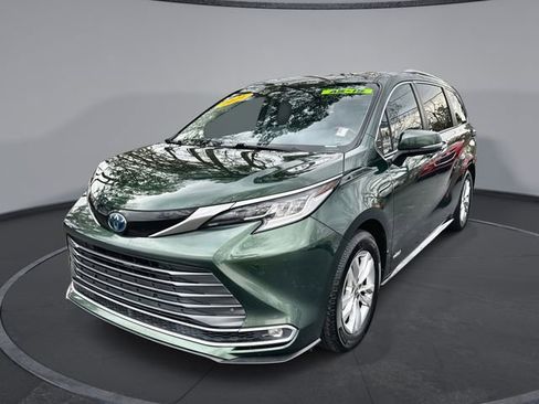 Used 2021 Toyota Sienna Limited image 1
