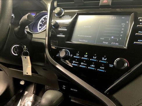Used 2019 Toyota Camry LE image 15