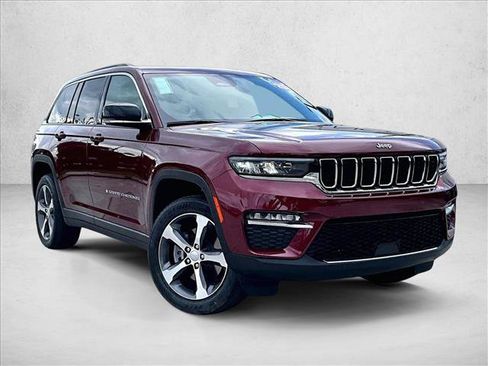 Used 2025 Jeep Grand Cherokee Limited 4xe AWD/4WD image 12
