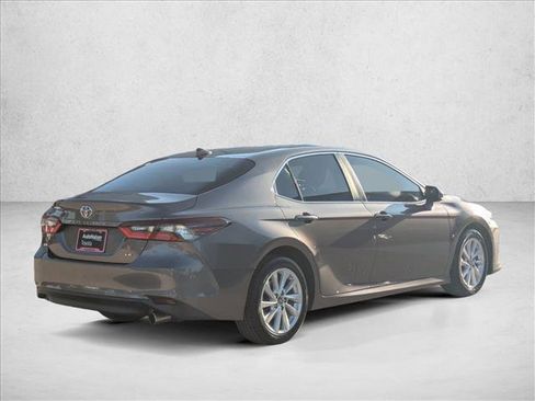 Used 2021 Toyota Camry LE FWD image 5