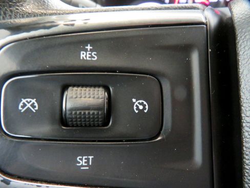 Used 2019 Chevrolet Silverado 1500 LT w/ Z71 Off-Road Package image 32