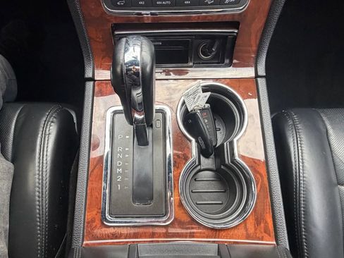 Used 2016 Lincoln Navigator Select image 29