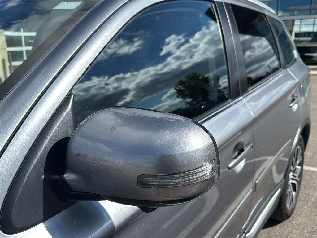 Used 2017 Mitsubishi Outlander SEL AWD/4WD image 13