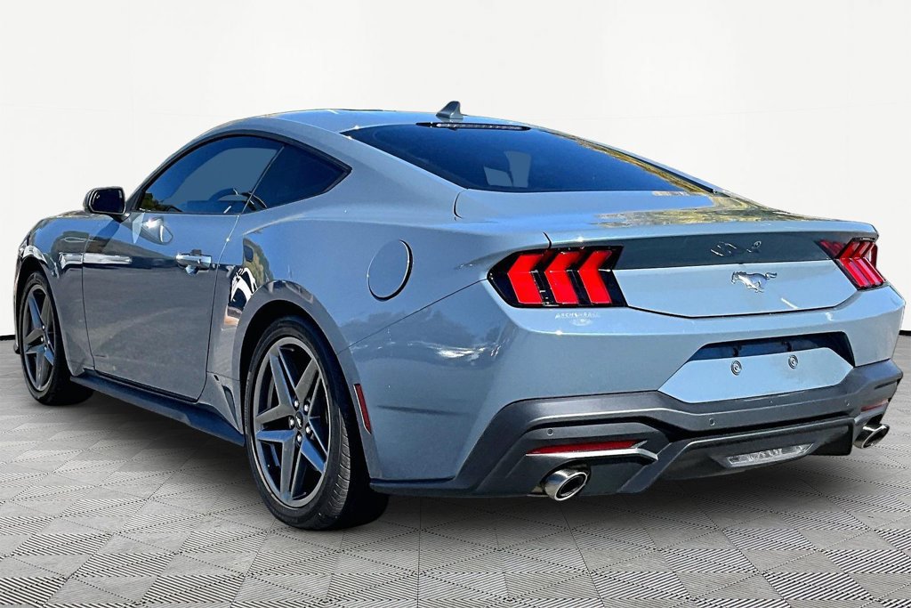 Used 2024 Ford Mustang Coupe RWD image 5