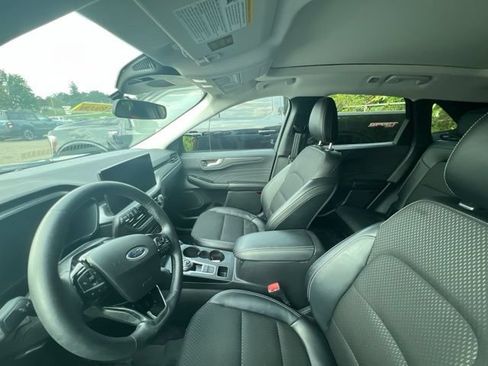 Used 2025 Ford Escape SE FWD image 6