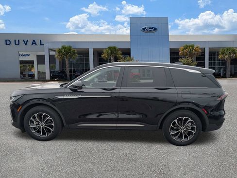 Used 2025 Lincoln Nautilus Premier AWD/4WD image 7