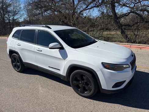Used 2020 Jeep Cherokee Latitude Plus image 4