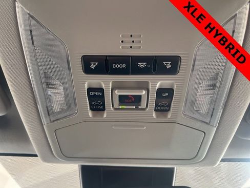 Used 2021 Toyota RAV4 XLE image 18