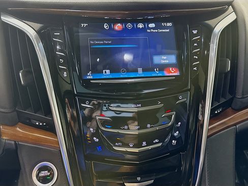 Used 2018 Cadillac Escalade Luxury AWD/4WD image 18
