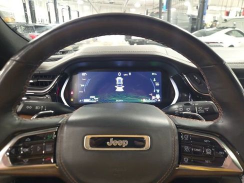 Used 2022 Jeep Grand Cherokee Summit w/ Luxury Tech Group V AWD/4WD image 17