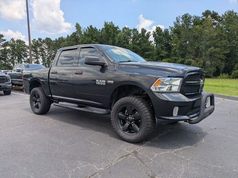 Used 2018 RAM 1500 Express w/ Express Value Package RWD image 2