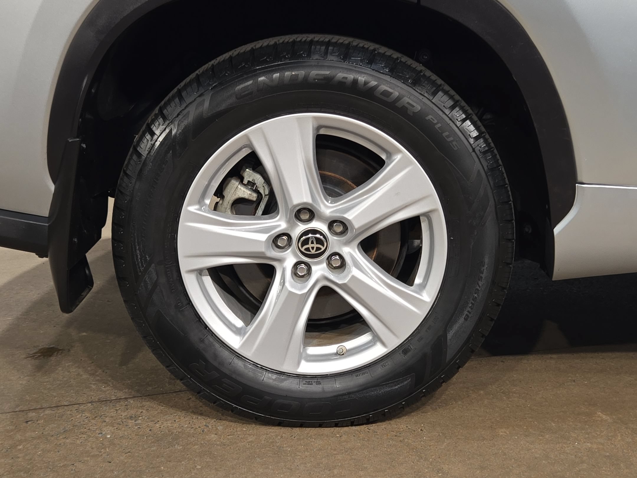 Used 2021 Toyota Highlander L FWD image 15