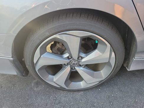Used 2020 Honda Accord Touring image 11