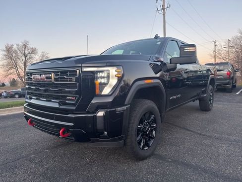 Used 2024 GMC Sierra 2500 AT4 image 7