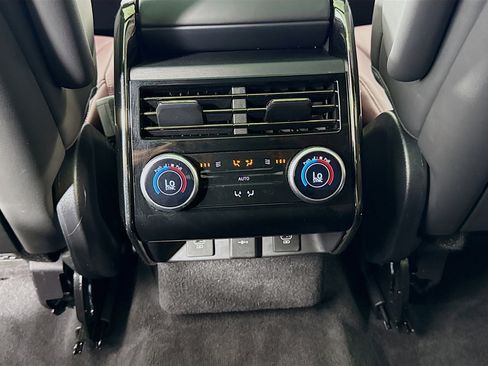 Used 2025 Land Rover Range Rover Sport Dynamic SE image 27