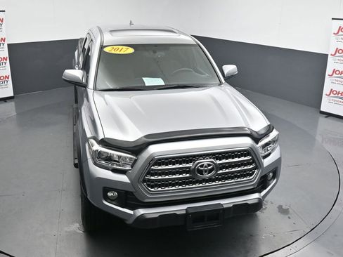 Used 2017 Toyota Tacoma TRD Off-Road w/ Premium & Technology Package AWD/4WD image 25