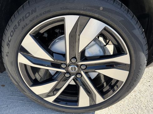 New 2026 Volvo XC40 B5 Ultra w/ Protection Package AWD/4WD image 32