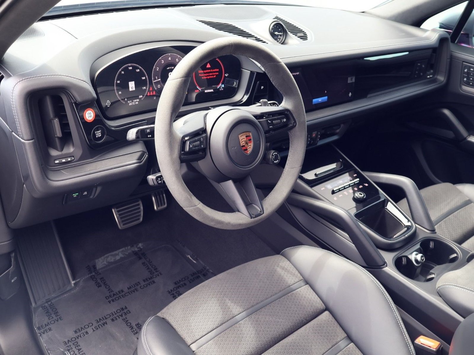 Certified 2025 Porsche Cayenne GTS AWD/4WD image 4