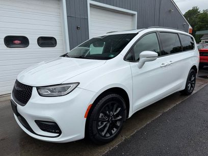 Used 2021 Chrysler Pacifica Limited w/ S Appearance Package