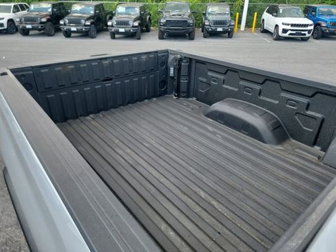 Used 2024 Chevrolet Silverado 2500 ZR2 w/ Technology Package AWD/4WD image 16