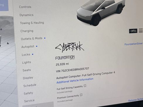 Used 2024 Tesla Cybertruck AWD Crew Cab image 11