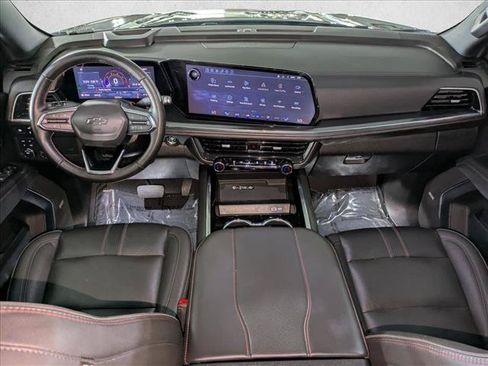 Used 2025 Chevrolet Suburban RST w/ Comfort Package AWD/4WD image 17