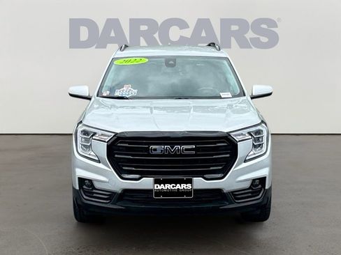 Used 2022 GMC Terrain SLT w/ Elevation Edition image 2