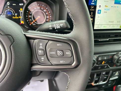 New 2025 Jeep Gladiator Sport image 15