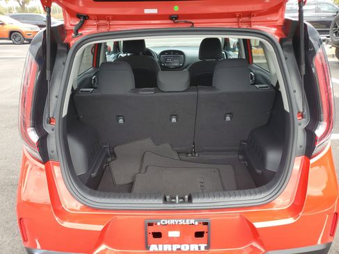 Used 2025 Kia Soul LX w/ LX Technology Package image 7