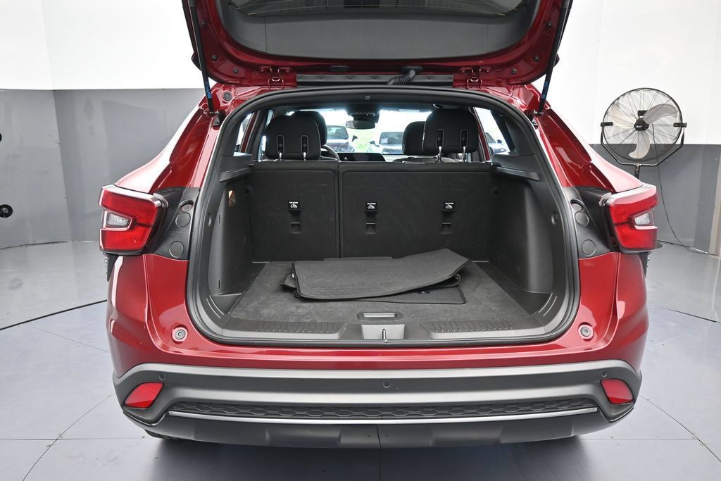 Used 2025 Chevrolet Trax RS w/ Sunroof Package FWD image 36