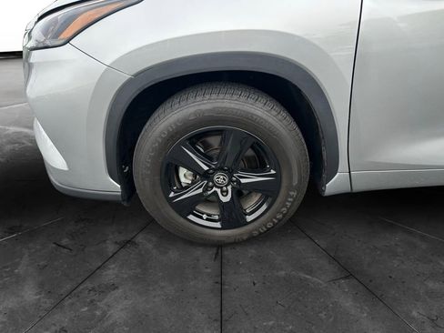 Certified 2023 Toyota Highlander L image 14
