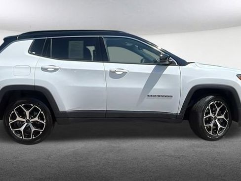 Used 2025 Jeep Compass Limited AWD/4WD image 17