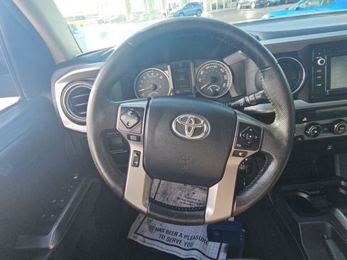 Used 2016 Toyota Tacoma SR5 w/ Towing Package image 10