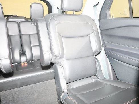 Used 2022 Ford Explorer XLT w/ Equipment Group 202A image 14