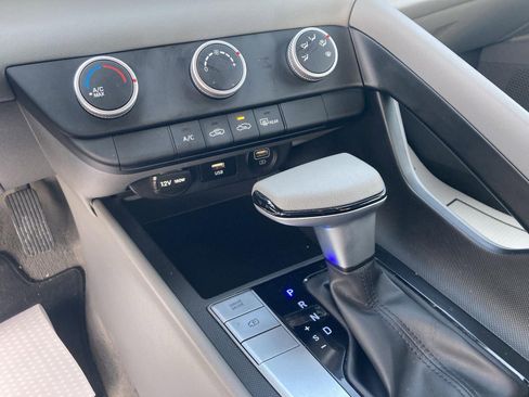 Used 2023 Hyundai Elantra SE image 18