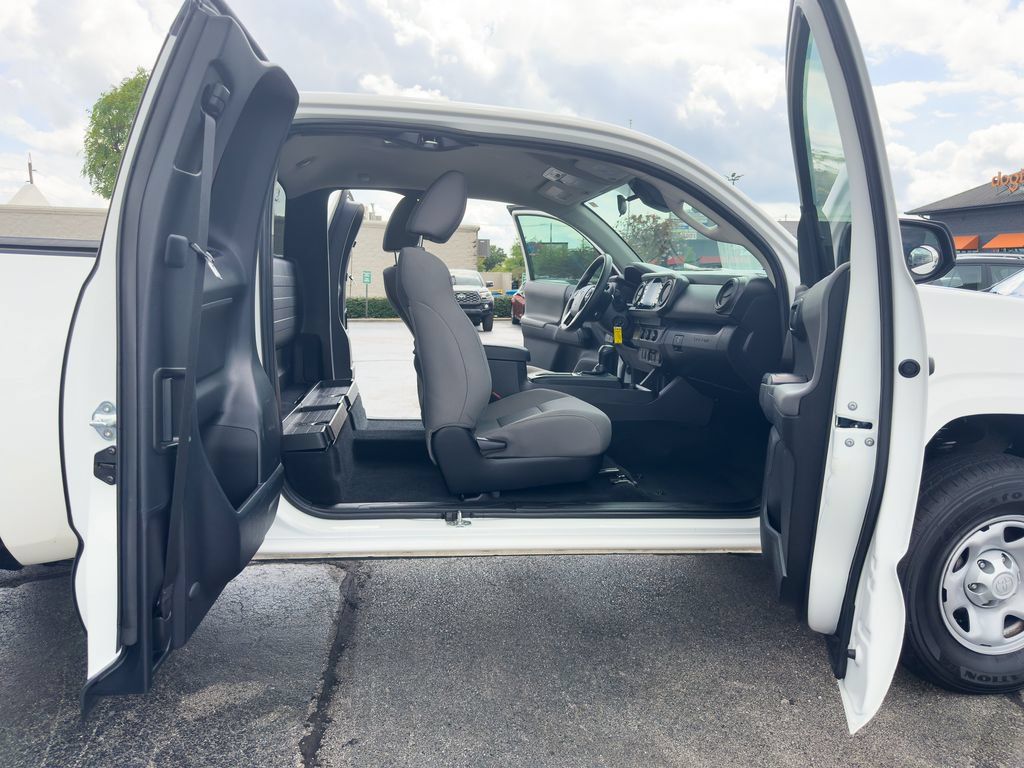 Used 2022 Toyota Tacoma SR RWD image 13