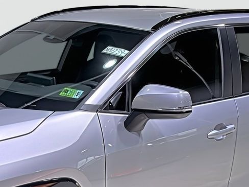 Used 2023 Toyota RAV4 SE image 8
