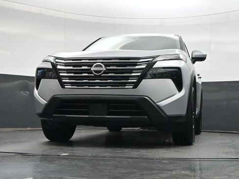 Used 2025 Nissan Rogue SV FWD image 39