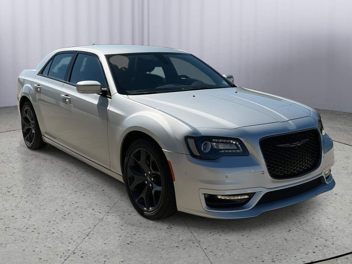 Used 2022 Chrysler 300 Touring L RWD image 7